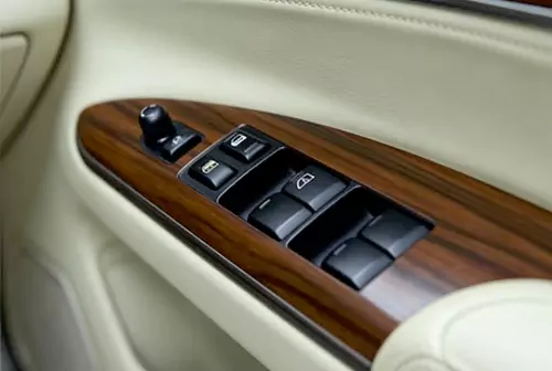 Piezas de plástico para interiores de automóviles